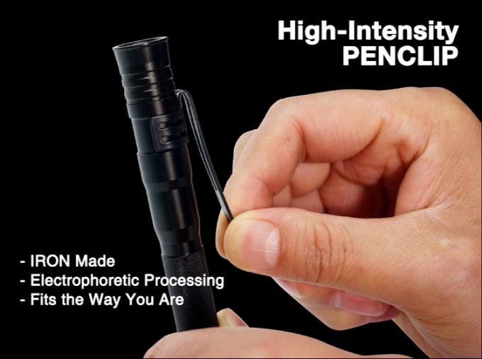 Vérification de la torche menée par stylo pratique résistant salin léger chaud de temps de travail du blanc IP67 de la batterie 2AAA de vente long petit
