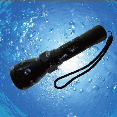 Lampe-torche de plongée tenue dans la main dure de LED 600 lumens avec le commutateur de bouton poussoir