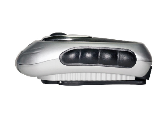 Individu rechargeable chargeant la lampe-torche menée de dynamo, lampe-torche en plastique de manivelle de dynamo