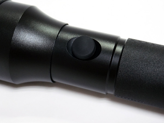 Résistance à l'eau de la lampe-torche IPX7 de poche d'IPX7 LED EDC avec 3 * batteries de D
