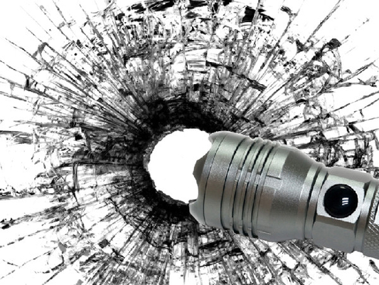 Lampe-torche rechargeable 4W lumineux superbe du secours LED de prise de voiture de puissance de sortie