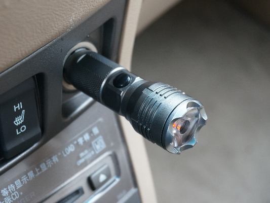 La lampe-torche la plus lumineuse du secours EDC, lampe-torche tactique du briseur IP44 EDC de fenêtre