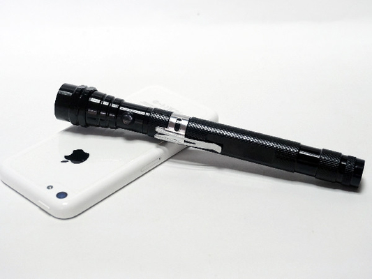 La lampe-torche télescopique 120cd IPX4 de stylo de 2 aimants LED imperméabilisent prennent des outils