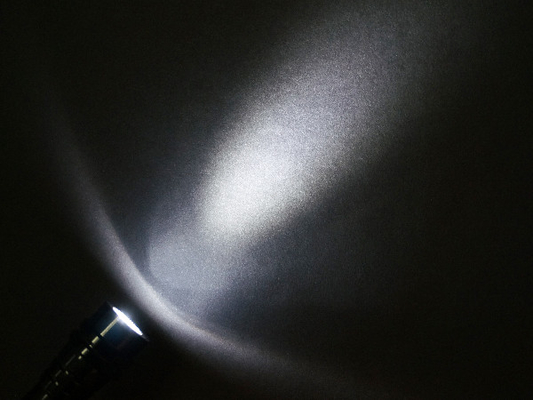 Couleur personnalisable du magnétisme LED de stylo de la lampe-torche 22m de distance extensible de poutre