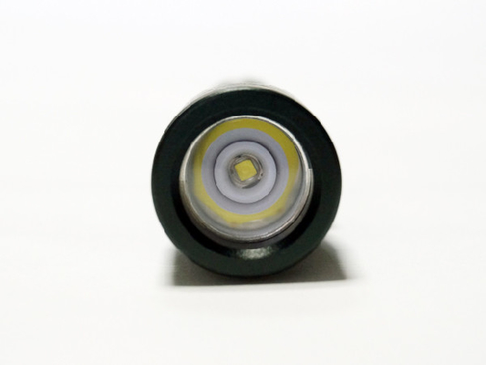 Le ménage IPX7 imperméabilisent le commutateur de bouton poussoir tactique mené par Cree de lampe-torche