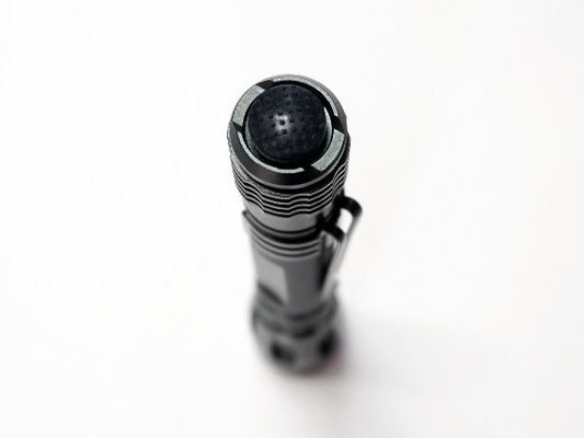Le ménage IPX7 imperméabilisent le commutateur de bouton poussoir tactique mené par Cree de lampe-torche