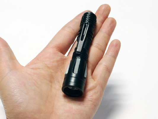 Mini torche puissante tactique menée de porte-clés, rendement élevé mené de torche de Keychain