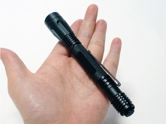 Type plat gravé de lentille de lampe-torche tactique de stylo de l'alliage d'aluminium 2AAA
