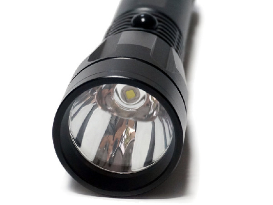 Puissance élevée campante tactique de lampe-torche du CREE LED avec 6 * pile sèche de D.C.A.