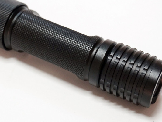 IPX7 imperméabilisent la lampe-torche menée avec la batterie rechargeable 6W de puissance de sortie