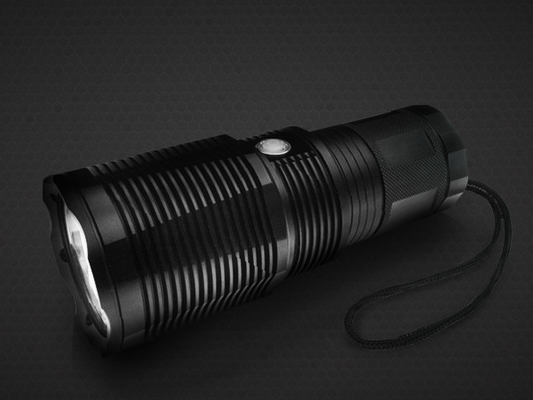 La lampe-torche rechargeable 3000lm de degré de sécurité du radiateur LED imperméabilisent la puissance 30W