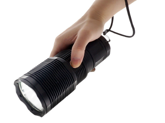 La torche menée la plus lumineuse de 4 x 18650 trépieds, lampe-torche menée tactique rechargeable