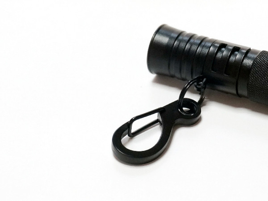 Petite couleur noire matérielle extérieure lumineuse d'alliage d'aluminium de Keychain de lampe-torche de LED